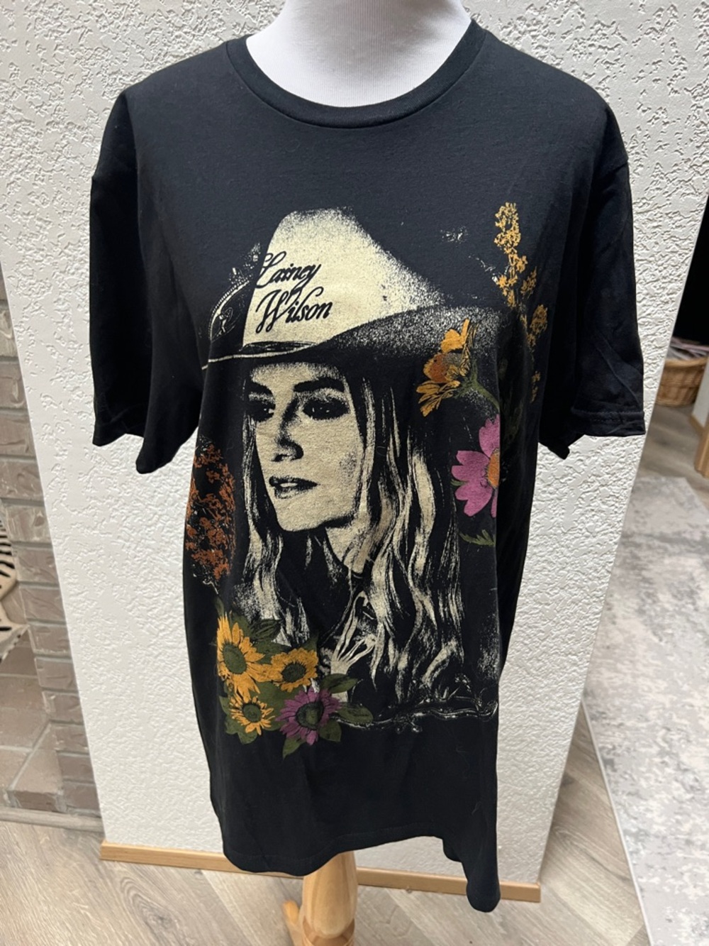 Lainey Wilson Whirlwind World Tour Country T-Shirt Size Medium
